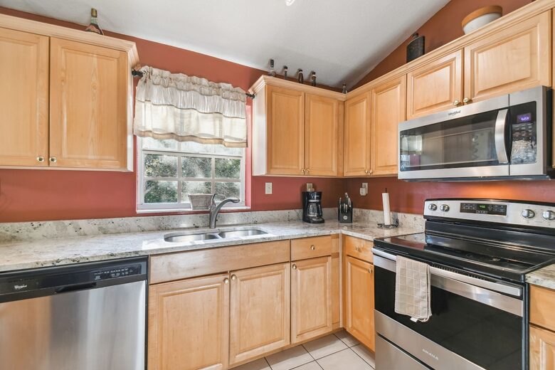 Charming Two-Story Treehouse Near Tampa Bay & Clearwater Beaches - Tampa, Florida