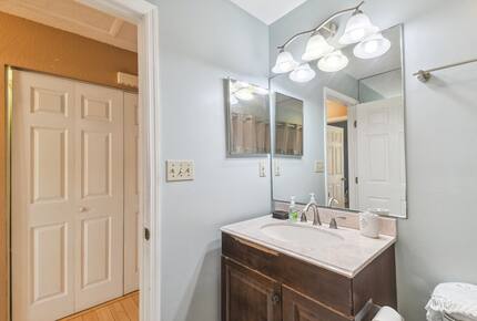 Charming Two-Story Treehouse Near Tampa Bay & Clearwater Beaches - Tampa, Florida