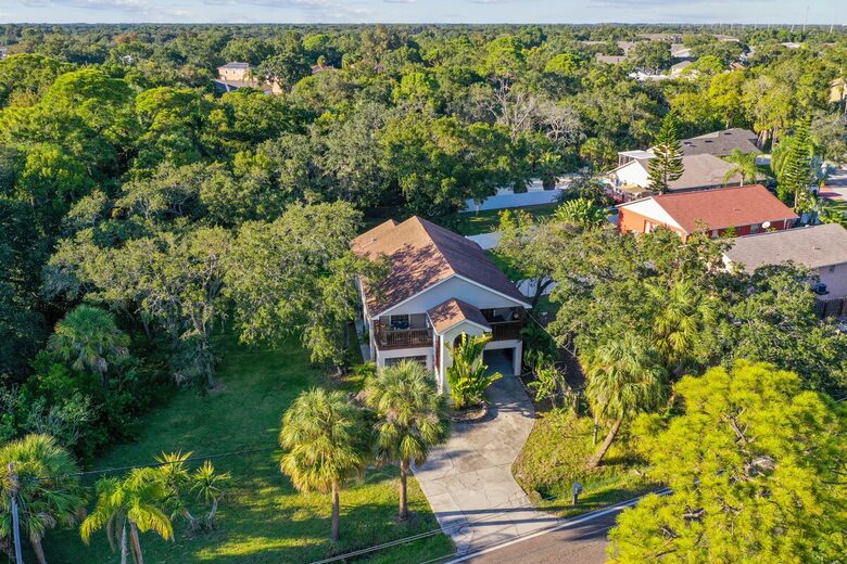 Charming Two-Story Treehouse Near Tampa Bay & Clearwater Beaches - Tampa, Florida