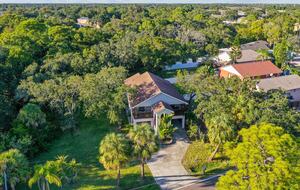 Charming Two-Story Treehouse Near Tampa Bay & Clearwater Beaches - Tampa, Florida