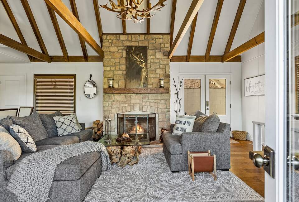 Modern Lake Arrowhead Escape With Stunning Water Views - Lake Arrowhead, California