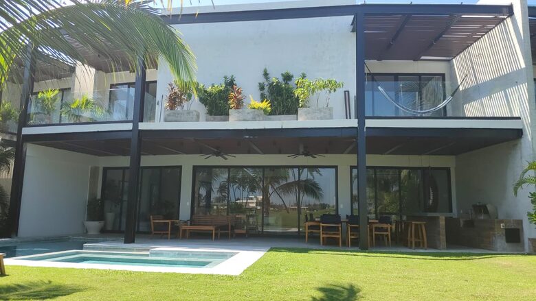 ADHARA - Acapulco de Juarez, Mexico