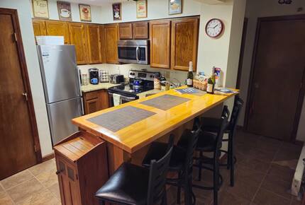 Luxury Retreat at Killington Base with Pool, Spa & Shuttle to Lifts - Killington, Vermont