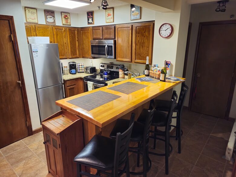 Luxury Retreat at Killington Base with Pool, Spa & Shuttle to Lifts - Killington, Vermont