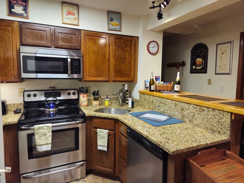 Luxury Retreat at Killington Base with Pool, Spa & Shuttle to Lifts - Killington, Vermont