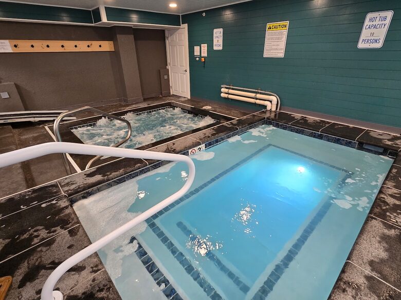 Luxury Retreat at Killington Base with Pool, Spa & Shuttle to Lifts - Killington, Vermont