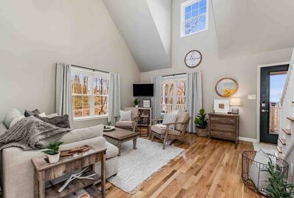 Modern Country Escape Near Arrington Vineyards & Franklin - College Grove, Tennessee