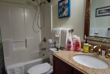 Luxury Retreat at Killington Base with Pool, Spa & Shuttle to Lifts - Killington, Vermont