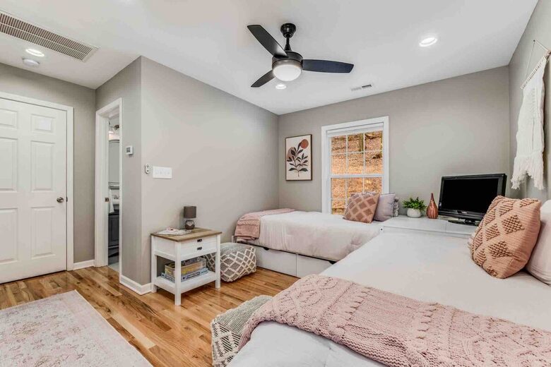 Modern Country Escape Near Arrington Vineyards & Franklin - College Grove, Tennessee