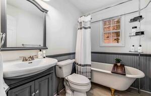 Modern Country Escape Near Arrington Vineyards & Franklin - College Grove, Tennessee