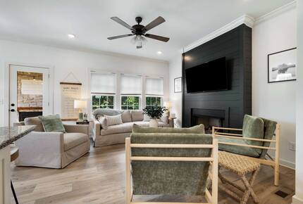 Barefoot Bay Getaway | Stylish Lake Home Near Downtown Winchester - Winchester, Tennessee