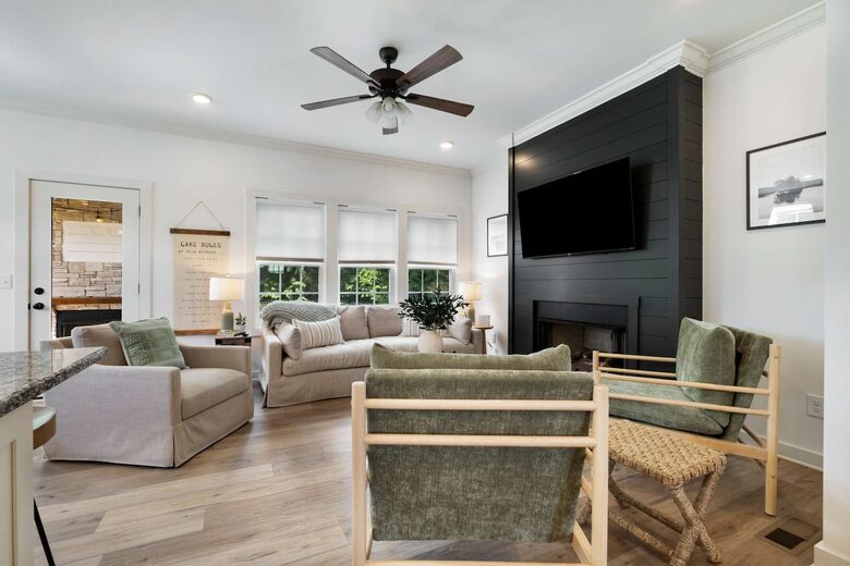 Barefoot Bay Getaway | Stylish Lake Home Near Downtown Winchester - Winchester, Tennessee