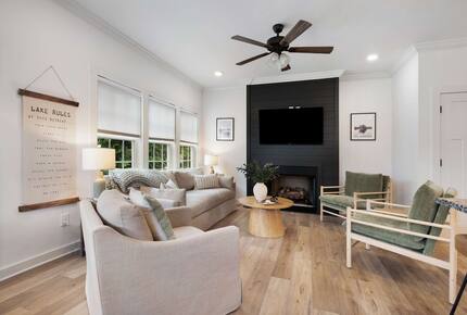 Barefoot Bay Getaway | Stylish Lake Home Near Downtown Winchester - Winchester, Tennessee