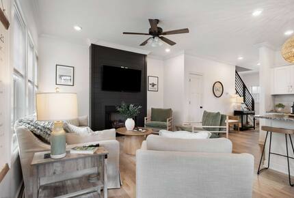 Barefoot Bay Getaway | Stylish Lake Home Near Downtown Winchester - Winchester, Tennessee