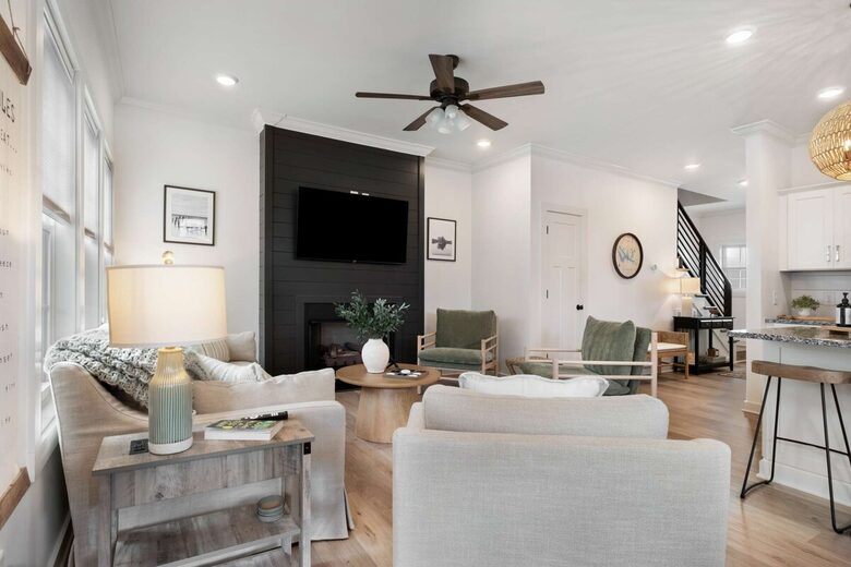 Barefoot Bay Getaway | Stylish Lake Home Near Downtown Winchester - Winchester, Tennessee