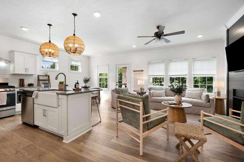 Barefoot Bay Getaway | Stylish Lake Home Near Downtown Winchester - Winchester, Tennessee