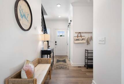 Barefoot Bay Getaway | Stylish Lake Home Near Downtown Winchester - Winchester, Tennessee