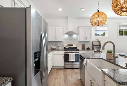 Barefoot Bay Getaway | Stylish Lake Home Near Downtown Winchester - Winchester, Tennessee