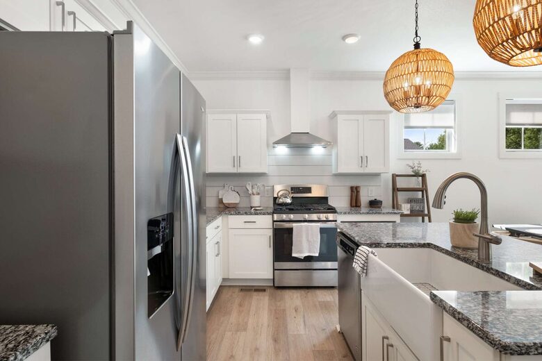 Barefoot Bay Getaway | Stylish Lake Home Near Downtown Winchester - Winchester, Tennessee