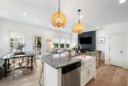 Barefoot Bay Getaway | Stylish Lake Home Near Downtown Winchester - Winchester, Tennessee