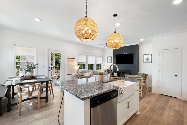 Barefoot Bay Getaway | Stylish Lake Home Near Downtown Winchester - Winchester, Tennessee