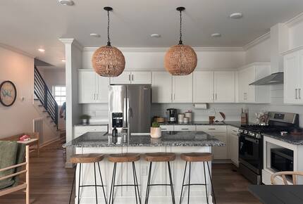 Barefoot Bay Getaway | Stylish Lake Home Near Downtown Winchester - Winchester, Tennessee