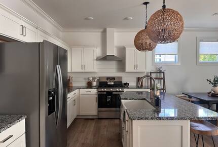 Barefoot Bay Getaway | Stylish Lake Home Near Downtown Winchester - Winchester, Tennessee