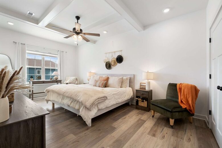 Barefoot Bay Getaway | Stylish Lake Home Near Downtown Winchester - Winchester, Tennessee