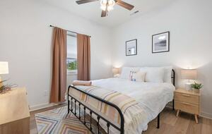 Barefoot Bay Getaway | Stylish Lake Home Near Downtown Winchester - Winchester, Tennessee