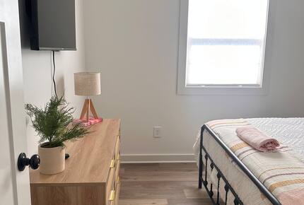 Barefoot Bay Getaway | Stylish Lake Home Near Downtown Winchester - Winchester, Tennessee