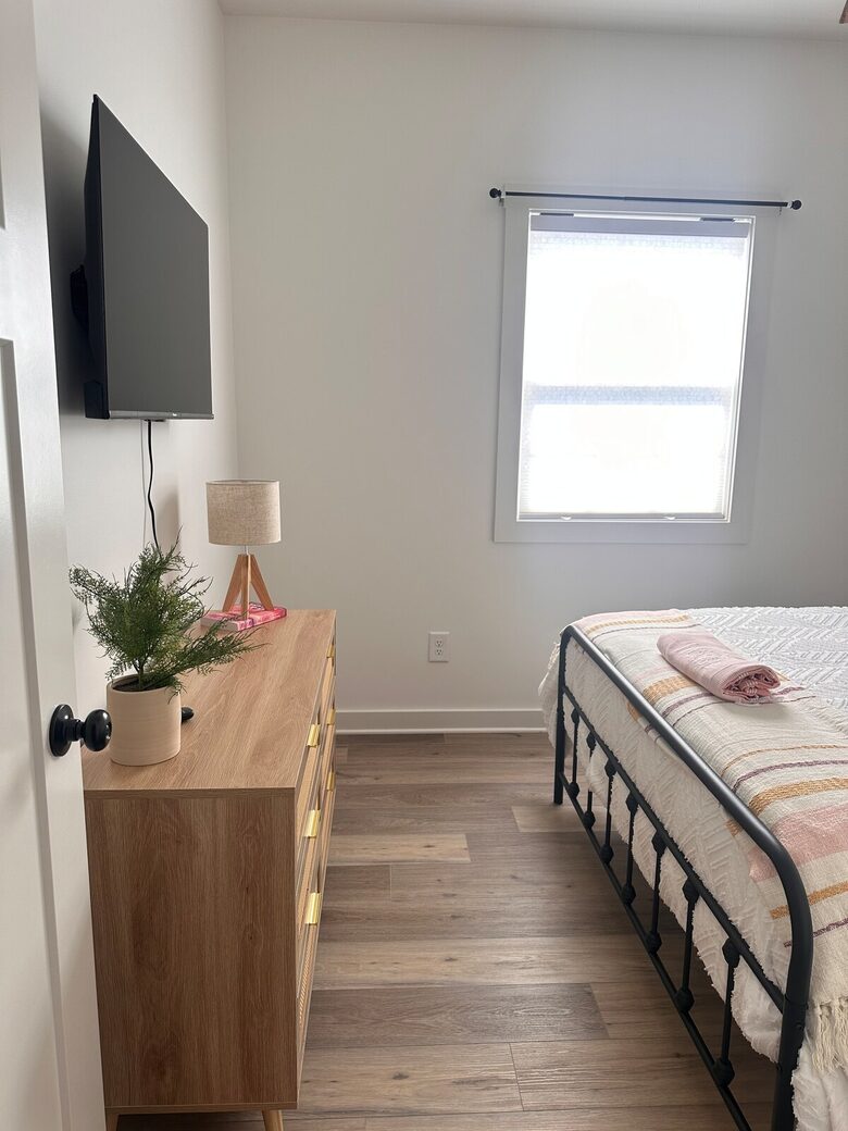 Barefoot Bay Getaway | Stylish Lake Home Near Downtown Winchester - Winchester, Tennessee