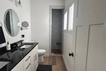 Barefoot Bay Getaway | Stylish Lake Home Near Downtown Winchester - Winchester, Tennessee