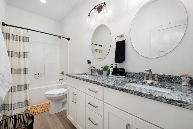 Barefoot Bay Getaway | Stylish Lake Home Near Downtown Winchester - Winchester, Tennessee