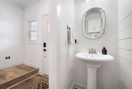 Barefoot Bay Getaway | Stylish Lake Home Near Downtown Winchester - Winchester, Tennessee