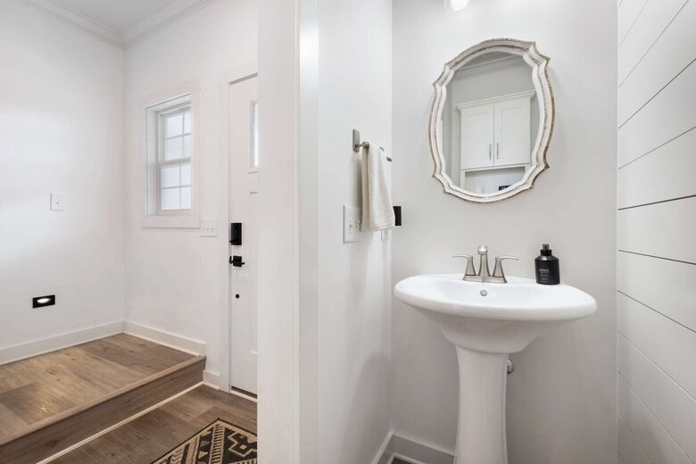 Barefoot Bay Getaway | Stylish Lake Home Near Downtown Winchester - Winchester, Tennessee