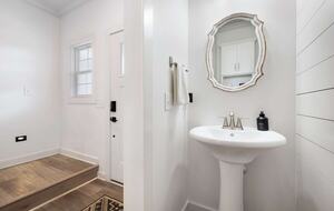 Barefoot Bay Getaway | Stylish Lake Home Near Downtown Winchester - Winchester, Tennessee