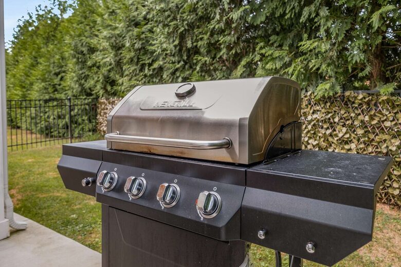 Barefoot Bay Getaway | Stylish Lake Home Near Downtown Winchester - Winchester, Tennessee