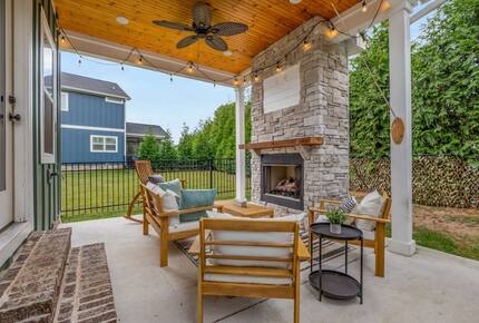 Barefoot Bay Getaway | Stylish Lake Home Near Downtown Winchester - Winchester, Tennessee