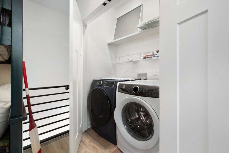 Barefoot Bay Getaway | Stylish Lake Home Near Downtown Winchester - Winchester, Tennessee