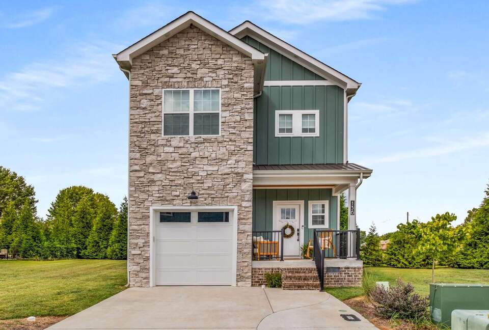 Barefoot Bay Getaway | Stylish Lake Home Near Downtown Winchester - Winchester, Tennessee