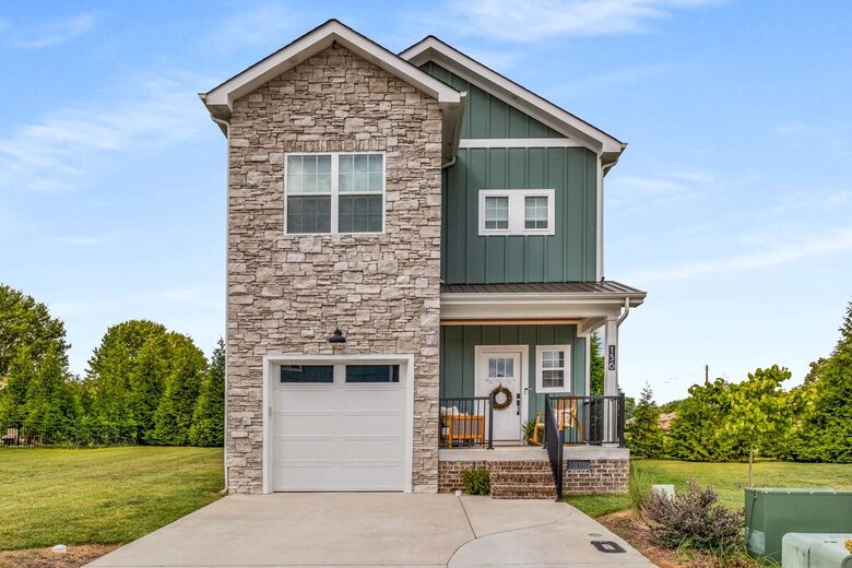 Barefoot Bay Getaway | Stylish Lake Home Near Downtown Winchester - Winchester, Tennessee