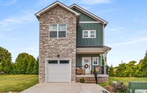 Barefoot Bay Getaway | Stylish Lake Home Near Downtown Winchester - Winchester, Tennessee