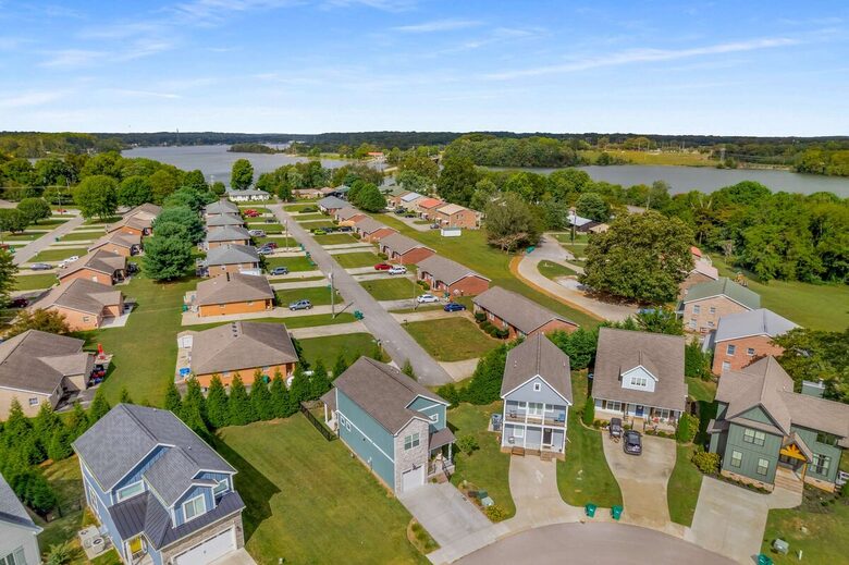 Barefoot Bay Getaway | Stylish Lake Home Near Downtown Winchester - Winchester, Tennessee