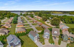 Barefoot Bay Getaway | Stylish Lake Home Near Downtown Winchester - Winchester, Tennessee