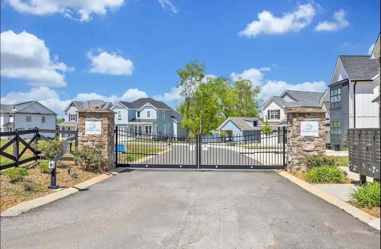 Barefoot Bay Getaway | Stylish Lake Home Near Downtown Winchester - Winchester, Tennessee