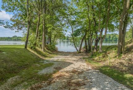 Barefoot Bay Getaway | Stylish Lake Home Near Downtown Winchester - Winchester, Tennessee