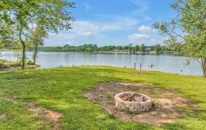 Barefoot Bay Getaway | Stylish Lake Home Near Downtown Winchester - Winchester, Tennessee
