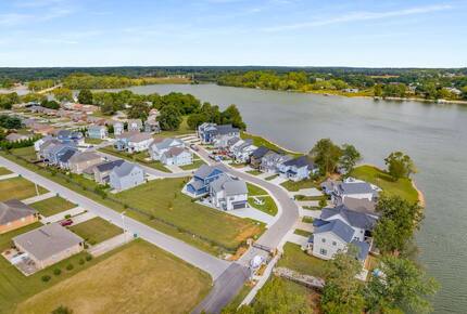 Barefoot Bay Getaway | Stylish Lake Home Near Downtown Winchester - Winchester, Tennessee