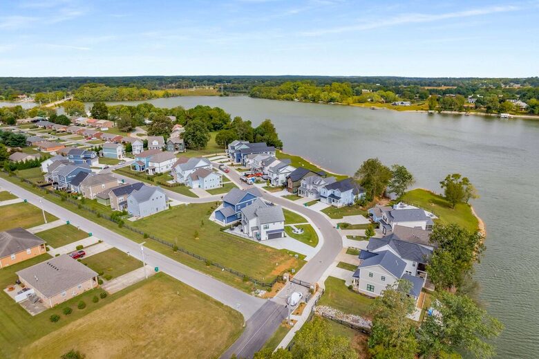 Barefoot Bay Getaway | Stylish Lake Home Near Downtown Winchester - Winchester, Tennessee