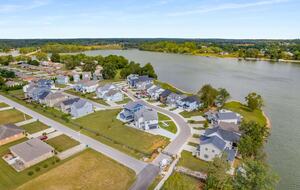 Barefoot Bay Getaway | Stylish Lake Home Near Downtown Winchester - Winchester, Tennessee